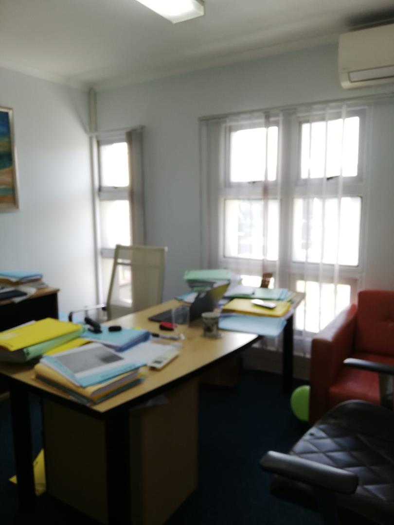 To Let Commercial Property for Rent in Pinelands Western Cape